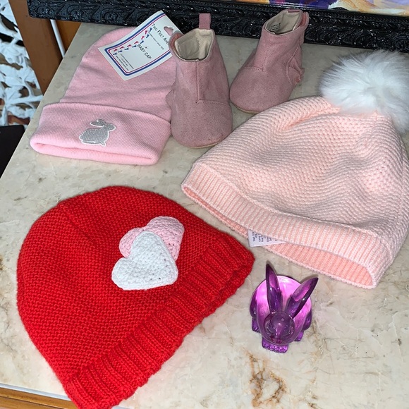 New born booties/beanies - Picture 1 of 6